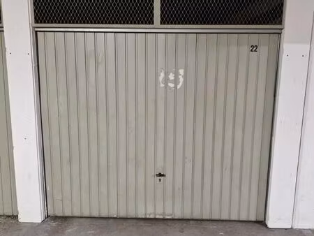 garage/box 13 m² paris