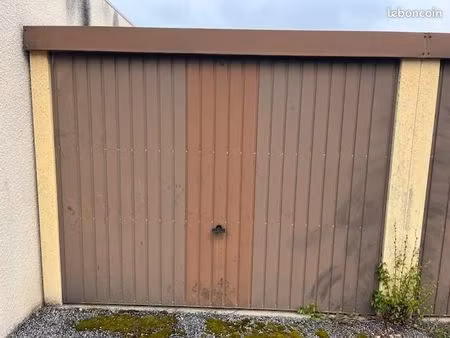 garage/box 20 m² sauvagnon