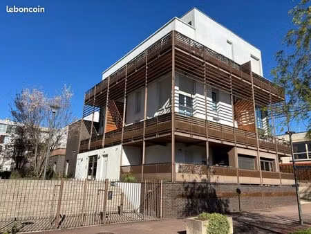 carré seine proche gare et centre ville avec jardinet