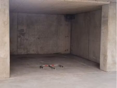 grand parking en sous-sol sécurisé – 14 m² rue de bucarest