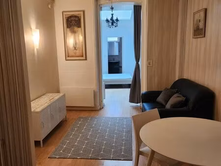 f2 à louer rue victor hugo