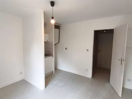 studio 18 m² – rez-de-chaussée – vue sur espace paysager – quartier grandmont / 2 lions