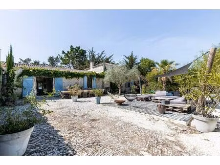 propriété d'exception au coeur d'un parc arboré  entre authenticité et art de vivre