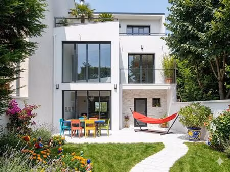 ** maison 5 pieces proche métro -avec jardin + parking + cave