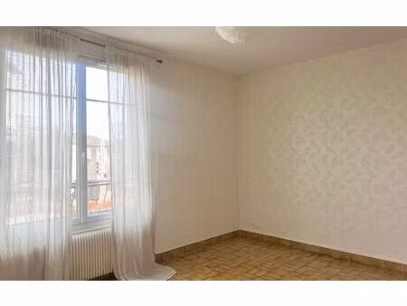 location appartement  m² t-2 à arcueil  886 €