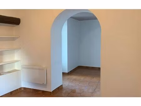 location appartement  m² t-2 à saint-julien-les-rosiers  520 €
