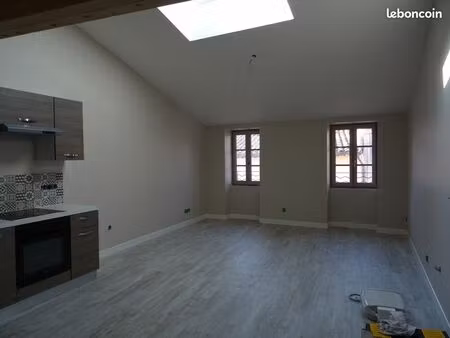 t2 lumineux dans le centre de tournus