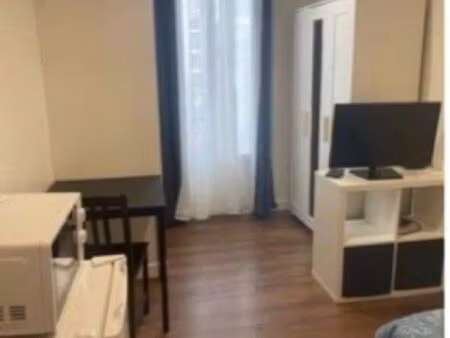 loue chambre meublée au mois