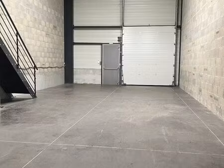 vente commerce 151 m² vénissieux (69200)