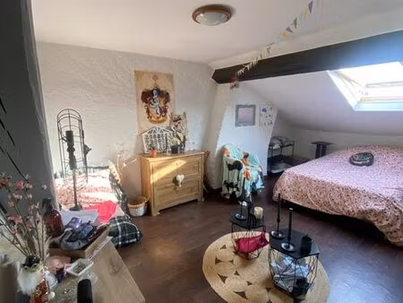 studio mansardé de 26 m² habitable (46 m² au sol)