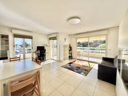 antibes combes 3p de 65 m2 double exposition parking privatif