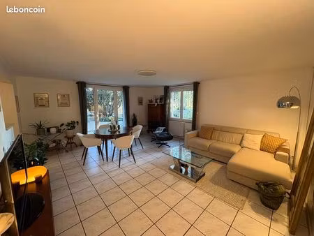 appartement au rez de chaussée d'une villa
