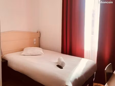 chambre à louer – 10 m² avec douche privative