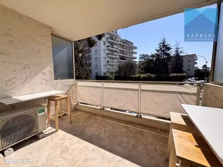 studio 1 pièce 28 m²