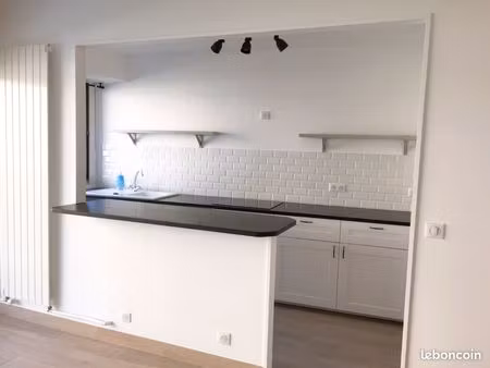 versailles montreuil  2pièces rénové  parking balcon cave