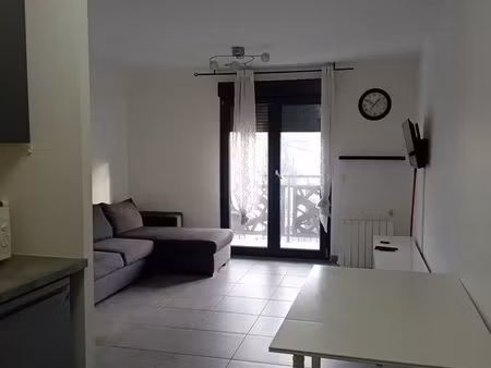 appartement f2 meublé quartier les alouettes 400m du rer a