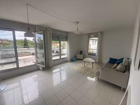 beau t3 meublé avec rooftop / résidence sécurisé avec piscin