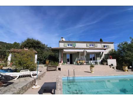 maison 200 m2 + mazets. terrain de 8000 m2.