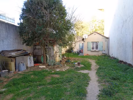 *terrain 400 m2 pour faire deux immeubles 1600 m2 minimum.