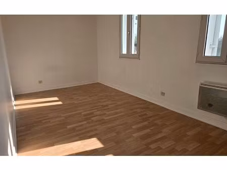 location appartement  m² t-2 à léognan  627 €
