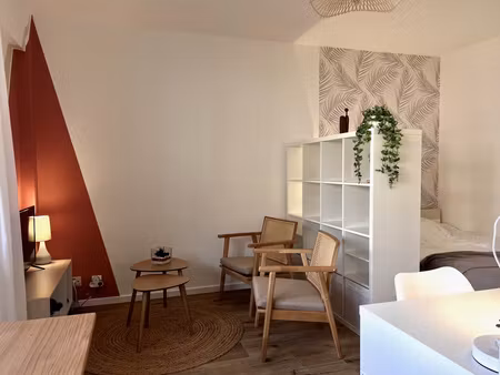 studio clés en main - loué - fort potentiel d'optimisation -