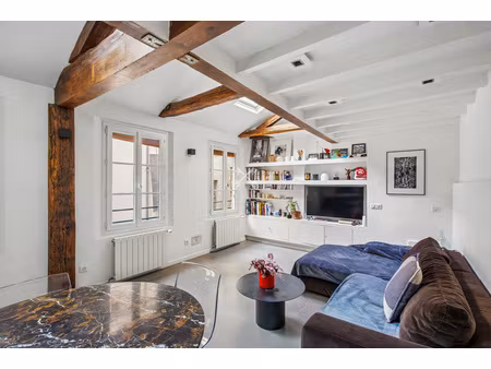 paris 3 / le marais : charmant 3 pièces en duplex au dernier