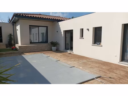 villa plain pied piscine