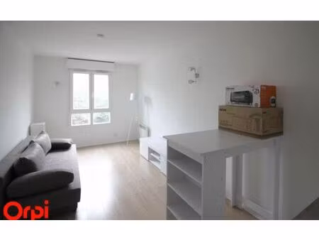 location appartement  m² t-1 à cergy  649 €