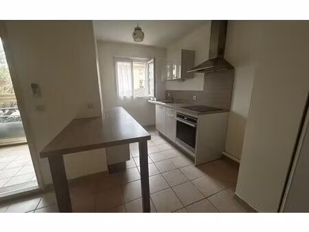 location appartement  m² t-2 à istres  780 €