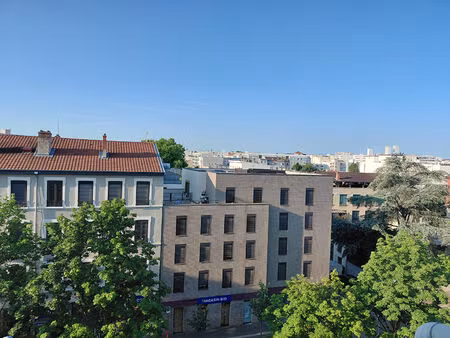 a louer t2 meuble avec vue degagee villeurbanne totem