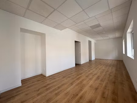 local commercial - rochefort