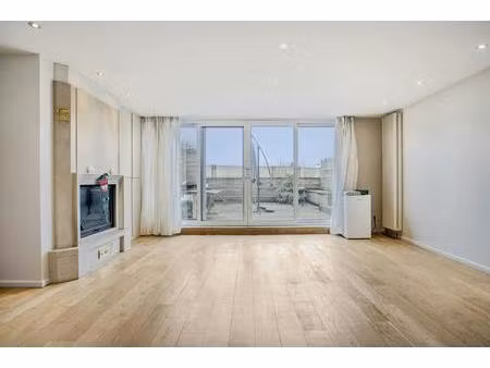 polyvalent commecieel gebouw (ca. 515m²) met woonst