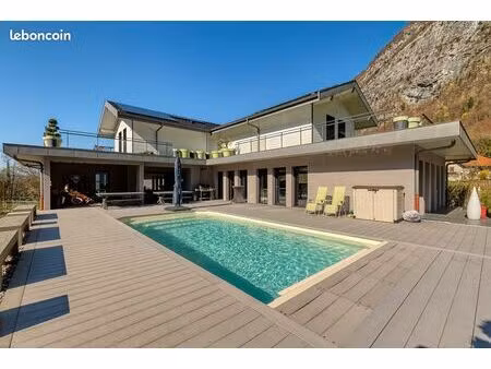 villa 7 pièces 250 m²