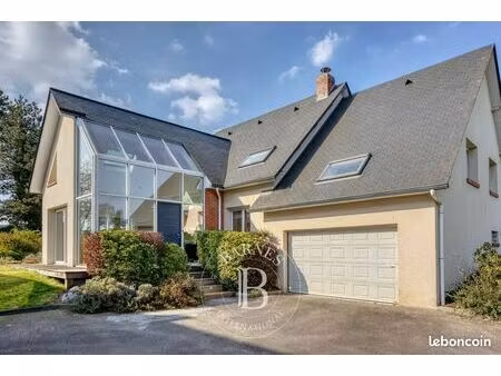 propriété 5 pièces 151 m²