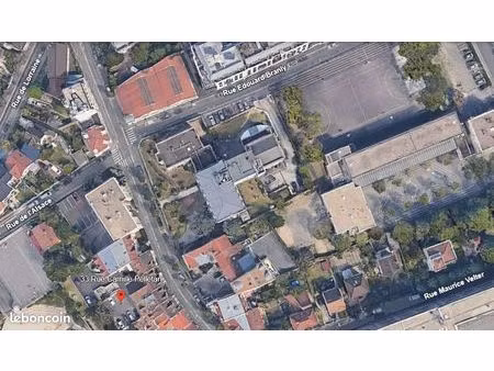 place de parking à côté de l'eglise (33 rue camille pelletan houilles)