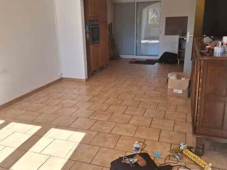 maison de ville 80m2 maison 80m2 4ch jardin■entrée avec wc (neuf)  placard à l'entrée. le 