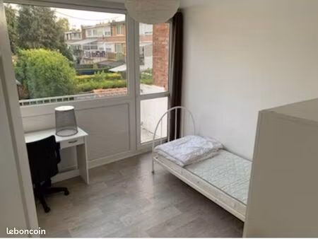 chambre meublée avec grande terrasse