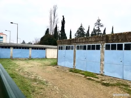 parking/box 15 m² niort