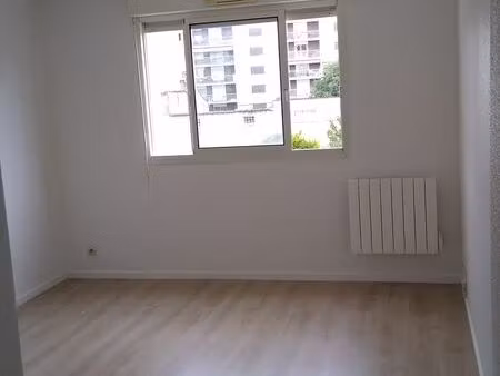 location d'un t2 37m² avec parking proche victoire-bergonié