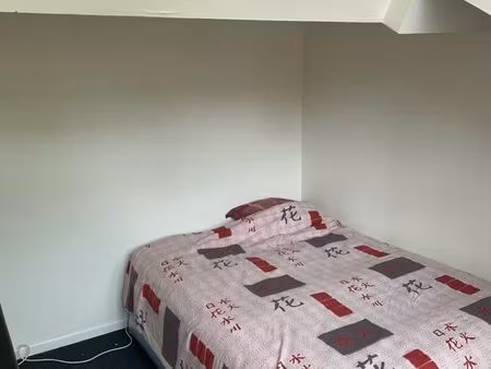 loue chambre à mon domicile 240