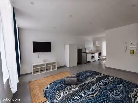 superbe studio meublé rénové république proche catho/junia centre ville