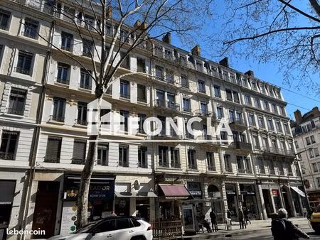 appartement 3 pièces 102 m²