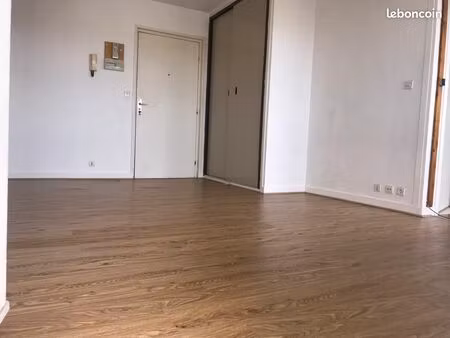 studio 27 m2 eau et chauffage compris dans les charges