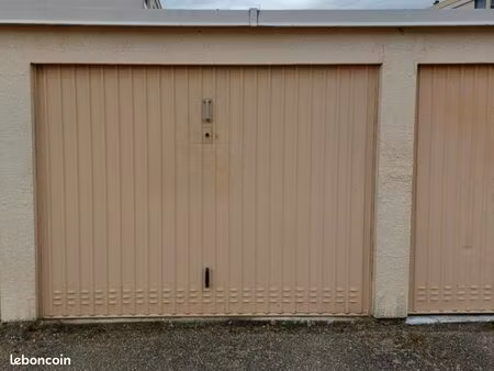 a louer garage / box île lacroix
