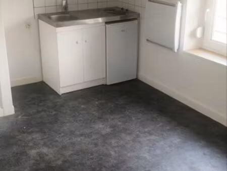 f2 bis avec jardin et parking