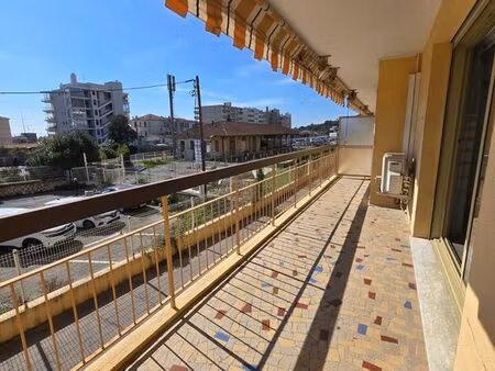 golfe juan  spacieux appartement ou local professionnel  97.17m²  vide  climatisé  1er éta