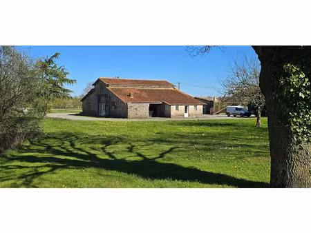 vente maison 3 pièces 220 m² à chavagnes-en-paillers (85250)  213 000 €