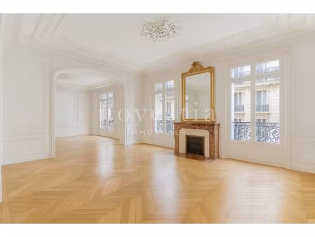 appartement de 6 pièces de 251 m²