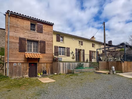 maison en pierres avec belle vue dégagée