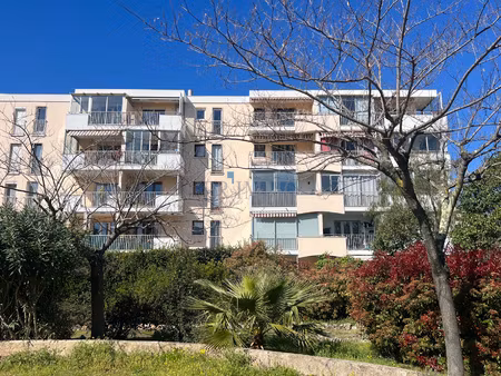 2 pièces fréjus avec loggia  cave et parking  à rénover  pro